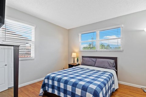 Купить таунхаус в Корал-Спрингс, Флорида 3 спальни, 123.56м2, № 2066183 - фото 18