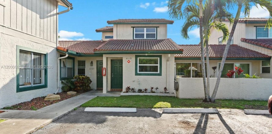 Таунхаус в Корал-Спрингс, Флорида 3 спальни, 123.56м2 № 2066183