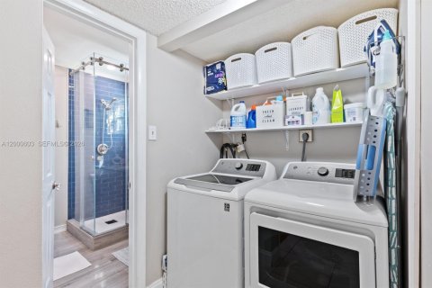 Купить таунхаус в Корал-Спрингс, Флорида 3 спальни, 123.56м2, № 2066183 - фото 17