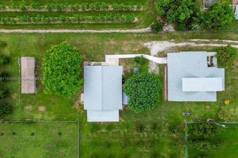 House in Homestead, Florida 4 bedrooms, 308.44 sq.m. № 1779465 - photo 23