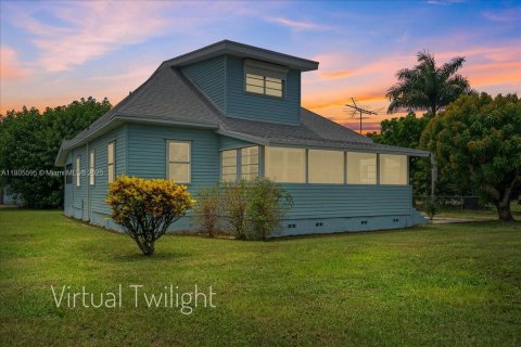 House in Homestead, Florida 4 bedrooms, 308.44 sq.m. № 1779465 - photo 1