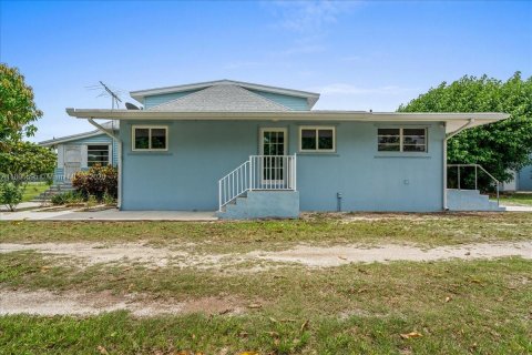 House in Homestead, Florida 4 bedrooms, 308.44 sq.m. № 1779465 - photo 20