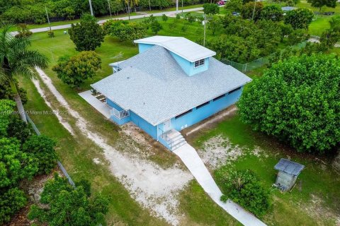 House in Homestead, Florida 4 bedrooms, 308.44 sq.m. № 1779465 - photo 12