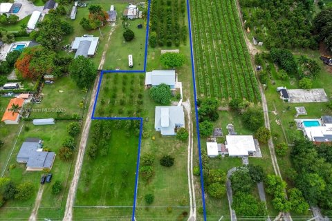 House in Homestead, Florida 4 bedrooms, 308.44 sq.m. № 1779465 - photo 3