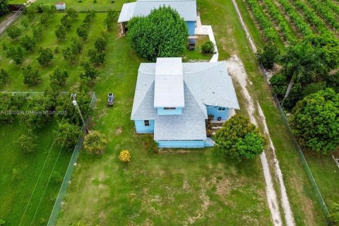 House in Homestead, Florida 4 bedrooms, 308.44 sq.m. № 1779465 - photo 7