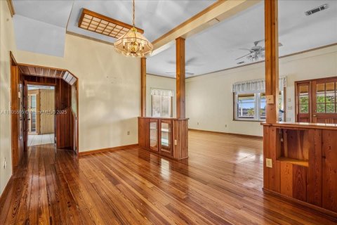 House in Homestead, Florida 4 bedrooms, 308.44 sq.m. № 1779465 - photo 28