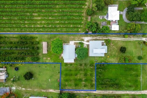 House in Homestead, Florida 4 bedrooms, 308.44 sq.m. № 1779465 - photo 4