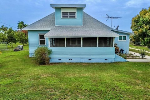 House in Homestead, Florida 4 bedrooms, 308.44 sq.m. № 1779465 - photo 9