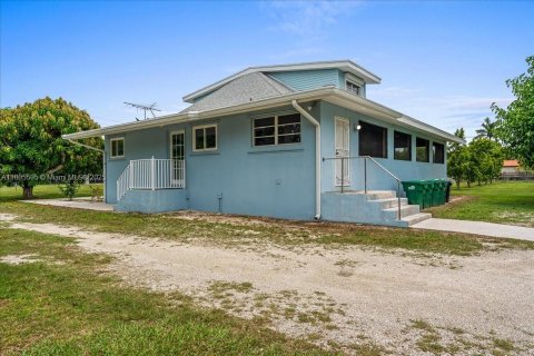 House in Homestead, Florida 4 bedrooms, 308.44 sq.m. № 1779465 - photo 21