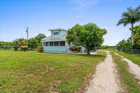 House in Homestead, Florida 4 bedrooms, 308.44 sq.m. № 1779465 - photo 16