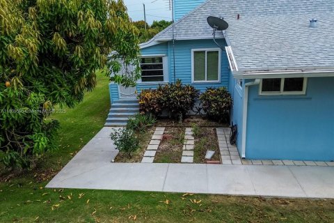 House in Homestead, Florida 4 bedrooms, 308.44 sq.m. № 1779465 - photo 13