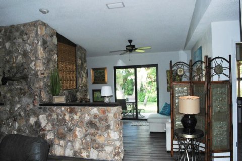 House in Edgewater, Florida 3 bedrooms, 155.33 sq.m. № 1810689 - photo 11