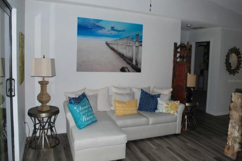 House in Edgewater, Florida 3 bedrooms, 155.33 sq.m. № 1810689 - photo 14