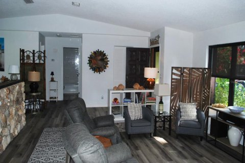 House in Edgewater, Florida 3 bedrooms, 155.33 sq.m. № 1810689 - photo 10