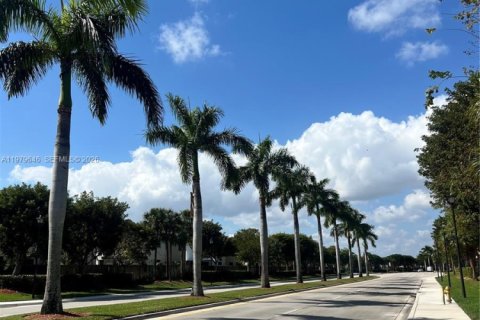 Снять в аренду таунхаус в Катлер-Бей, Флорида 3 спальни, 143.26м2, № 2046465 - фото 16