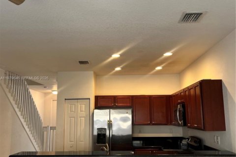 Снять в аренду таунхаус в Катлер-Бей, Флорида 3 спальни, 143.26м2, № 2046465 - фото 5