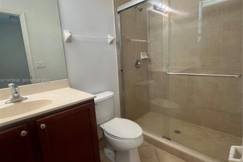 Снять в аренду таунхаус в Катлер-Бей, Флорида 3 спальни, 143.26м2, № 2046465 - фото 11