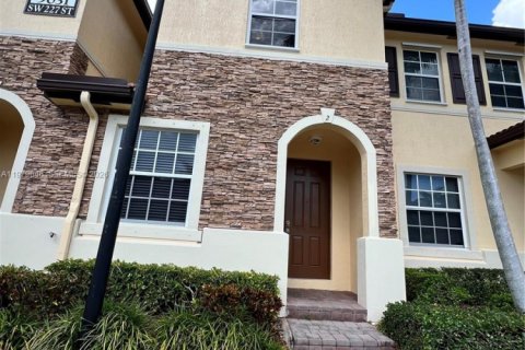 Снять в аренду таунхаус в Катлер-Бей, Флорида 3 спальни, 143.26м2, № 2046465 - фото 2