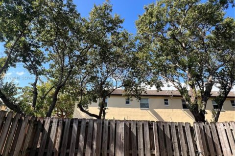 Снять в аренду таунхаус в Катлер-Бей, Флорида 3 спальни, 143.26м2, № 2046465 - фото 14