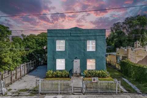 Propiedad comercial en venta en Miami, Florida, 269.79 m2 № 1979496 - foto 1