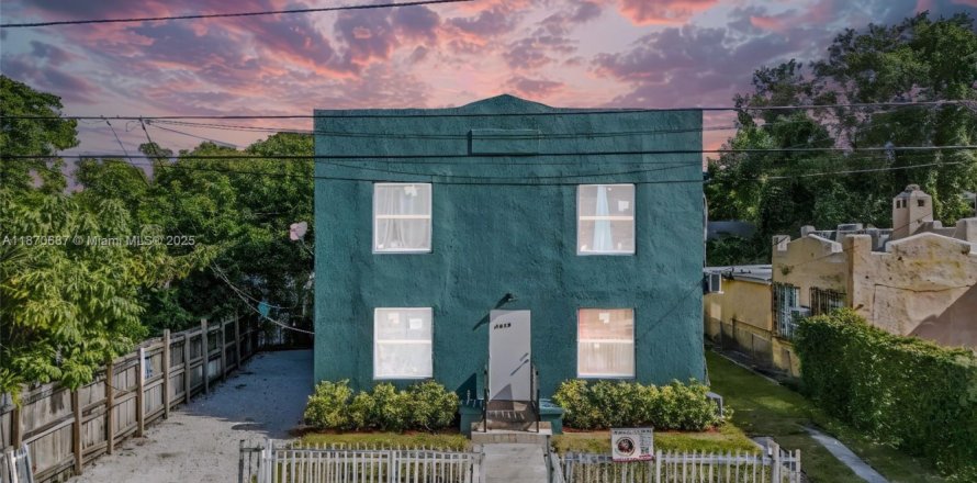 Propiedad comercial en Miami, Florida 269.79 m2 № 1979496