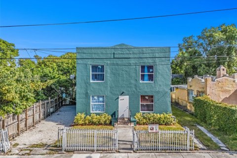 Propiedad comercial en venta en Miami, Florida, 269.79 m2 № 1979496 - foto 2