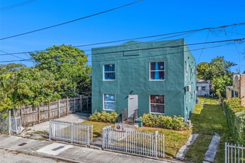 Propiedad comercial en venta en Miami, Florida, 269.79 m2 № 1979496 - foto 3