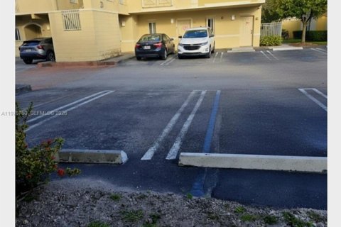 Copropriété à louer à Miami, Floride: 2 chambres, 83.61 m2 № 2042194 - photo 4