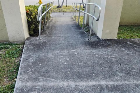 Copropriété à louer à Miami, Floride: 2 chambres, 83.61 m2 № 2042194 - photo 7