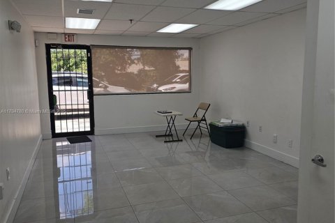 Propiedad comercial en venta en Doral, Florida № 1711541 - foto 5