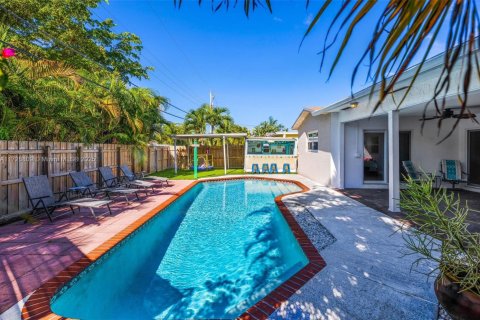 House in Dania Beach, Florida 4 bedrooms, 156.35 sq.m. № 1860322 - photo 21