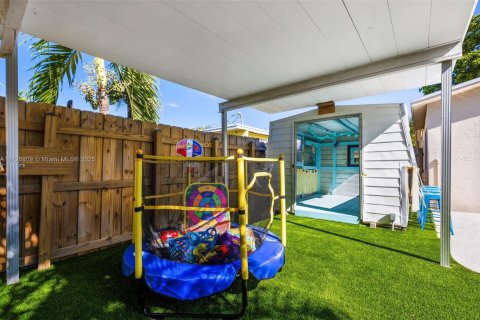 House in Dania Beach, Florida 4 bedrooms, 156.35 sq.m. № 1860322 - photo 22