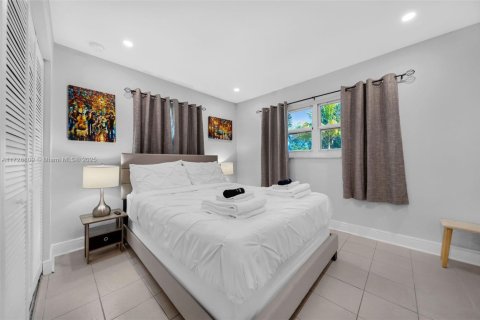 House in Dania Beach, Florida 4 bedrooms, 156.35 sq.m. № 1860322 - photo 13