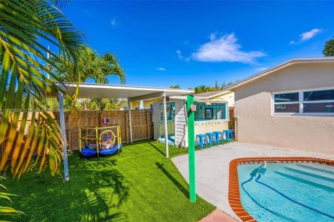 House in Dania Beach, Florida 4 bedrooms, 156.35 sq.m. № 1860322 - photo 25