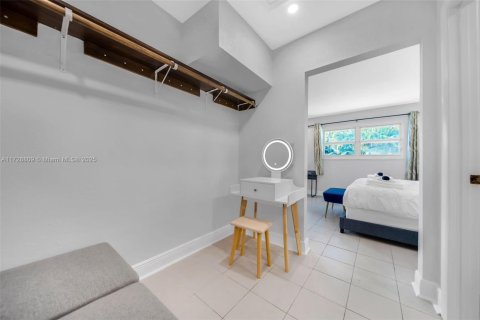 House in Dania Beach, Florida 4 bedrooms, 156.35 sq.m. № 1860322 - photo 16