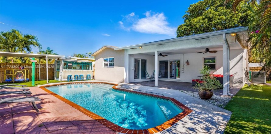 House in Dania Beach, Florida 4 bedrooms, 156.35 sq.m. № 1860322