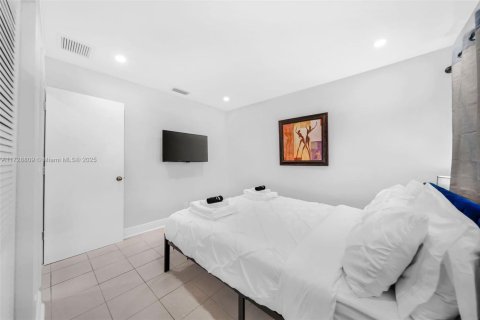 House in Dania Beach, Florida 4 bedrooms, 156.35 sq.m. № 1860322 - photo 14