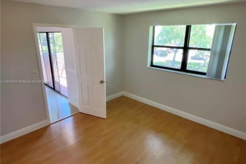 Copropriété à vendre à Sunrise, Floride: 2 chambres, 91.6 m2 № 1686211 - photo 17