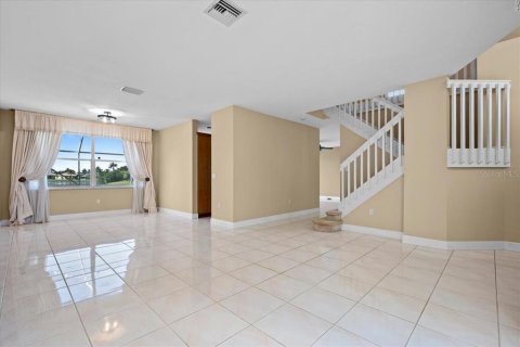 House in Lake Worth, Florida 4 bedrooms, 237.92 sq.m. № 2418991 - photo 14