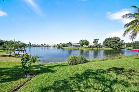 House in Lake Worth, Florida 4 bedrooms, 237.92 sq.m. № 2418991 - photo 5