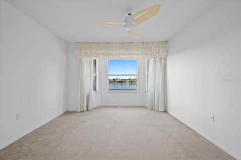 House in Lake Worth, Florida 4 bedrooms, 237.92 sq.m. № 2418991 - photo 22
