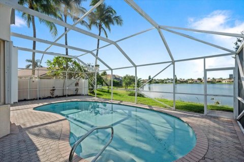 House in Lake Worth, Florida 4 bedrooms, 237.92 sq.m. № 2418991 - photo 4