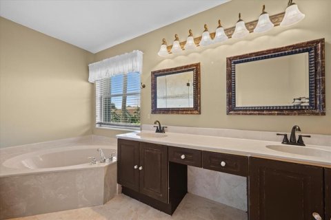 House in Lake Worth, Florida 4 bedrooms, 237.92 sq.m. № 2418991 - photo 25
