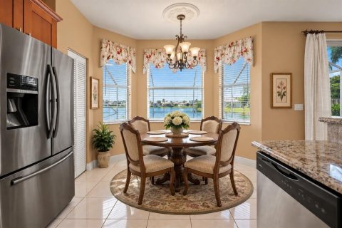 House in Lake Worth, Florida 4 bedrooms, 237.92 sq.m. № 2418991 - photo 8
