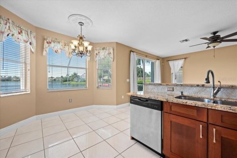 House in Lake Worth, Florida 4 bedrooms, 237.92 sq.m. № 2418991 - photo 10