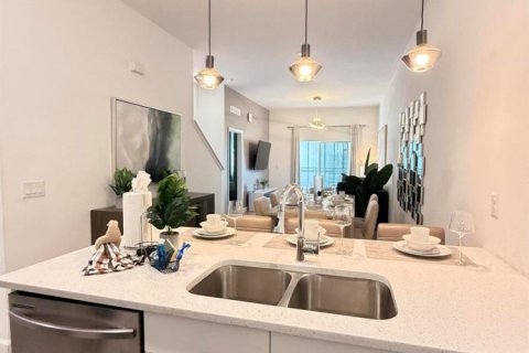 Townhouse in Davenport, Florida 5 bedrooms, 190.26 sq.m. № 2087054 - photo 11