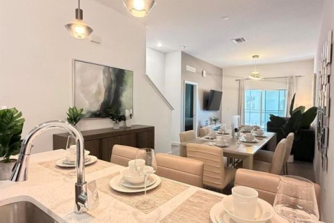 Townhouse in Davenport, Florida 5 bedrooms, 190.26 sq.m. № 2087054 - photo 10