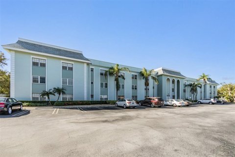 Condo in Belleair, Florida, 2 bedrooms  № 2217930 - photo 24