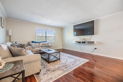 Condo in Belleair, Florida, 2 bedrooms  № 2217930 - photo 9