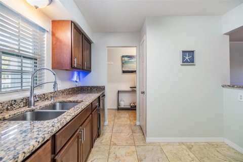 Condo in Belleair, Florida, 2 bedrooms  № 2217930 - photo 7